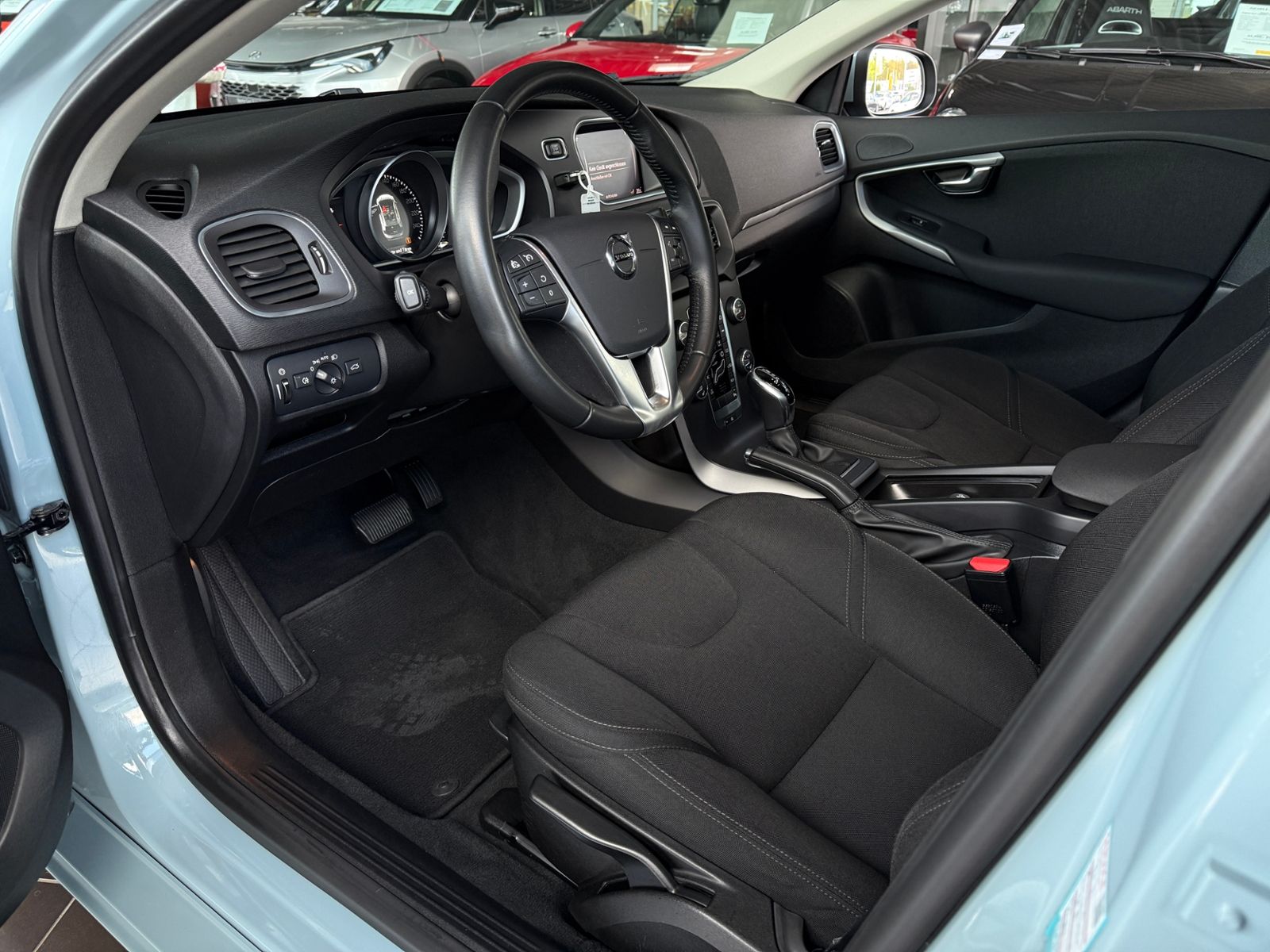 Fahrzeugabbildung Volvo V40 Kinetic SENSUS CONNECT LED SHZ PDC ALU