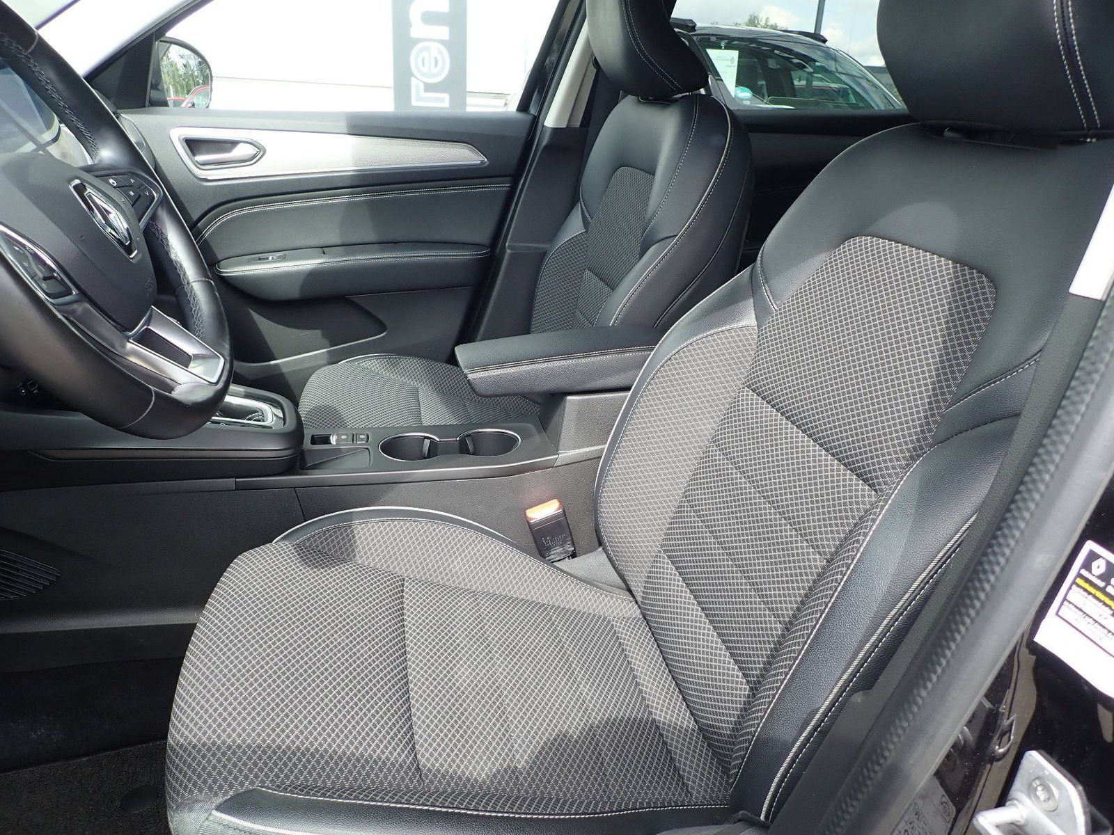 Fahrzeugabbildung Renault Arkana Intens TCe 140 EDC