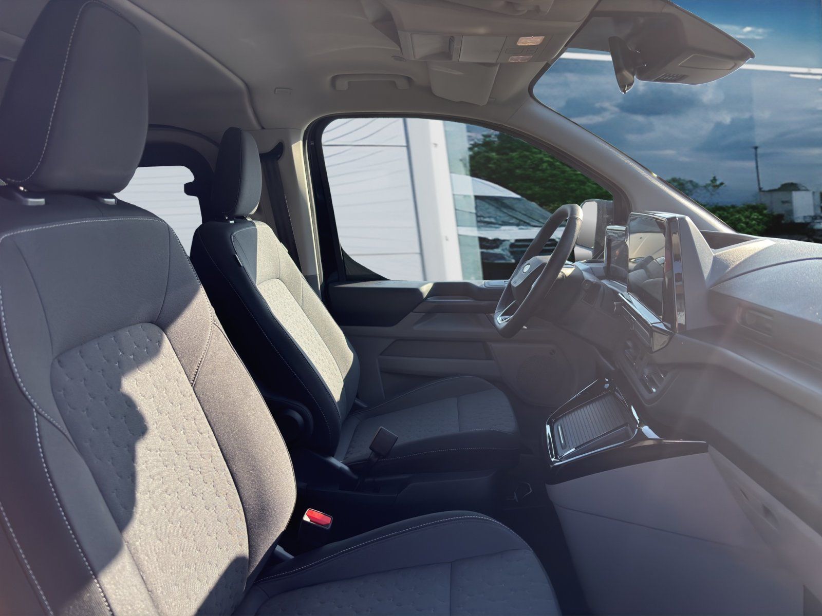 Fahrzeugabbildung Ford Tourneo Custom 2.0 Ecoblue 320 L1 Tourneo Titani