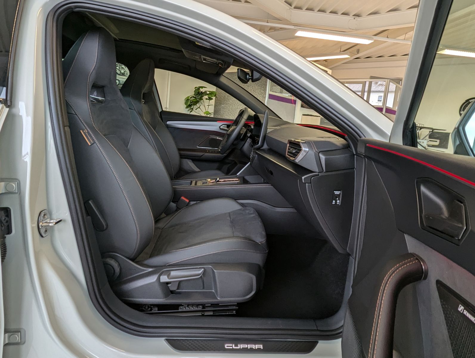 CUPRA Leon 2.0TSI VZ Matrix Pano Sennheiser Kamera 19" - Image 15
