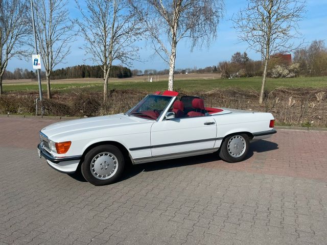 Mercedes-Benz SL 560,extrem viel investiert,perfekt!