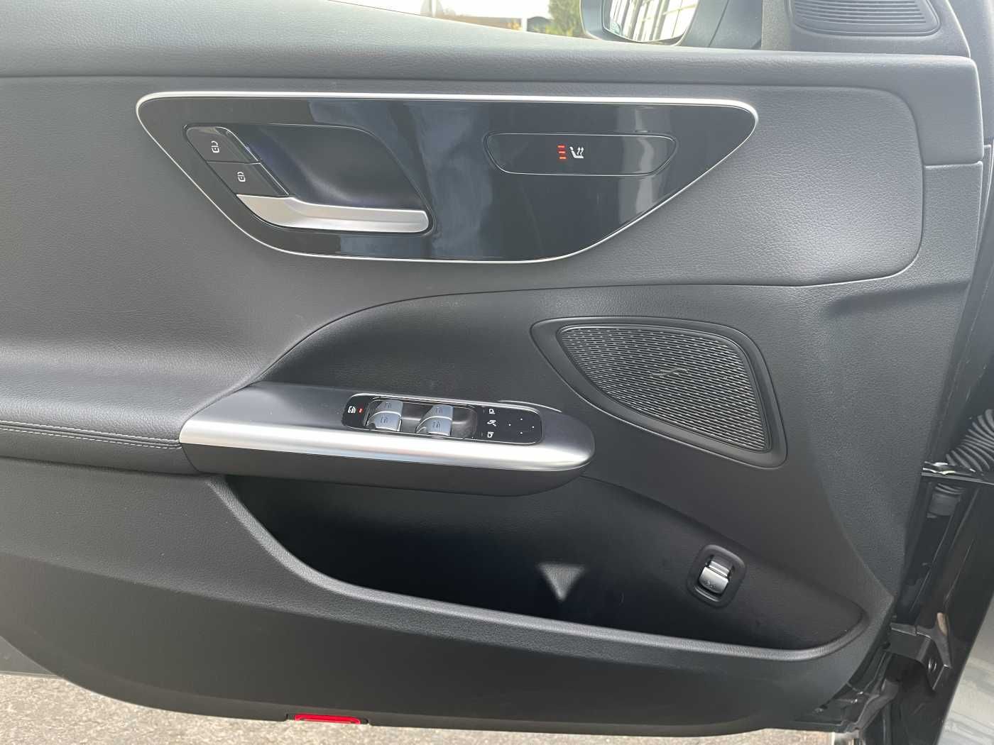 Fahrzeugabbildung Mercedes-Benz C 180 T 9G AVANTGARDE+R-Kamera +PANO+SHZ+SPIEGEL
