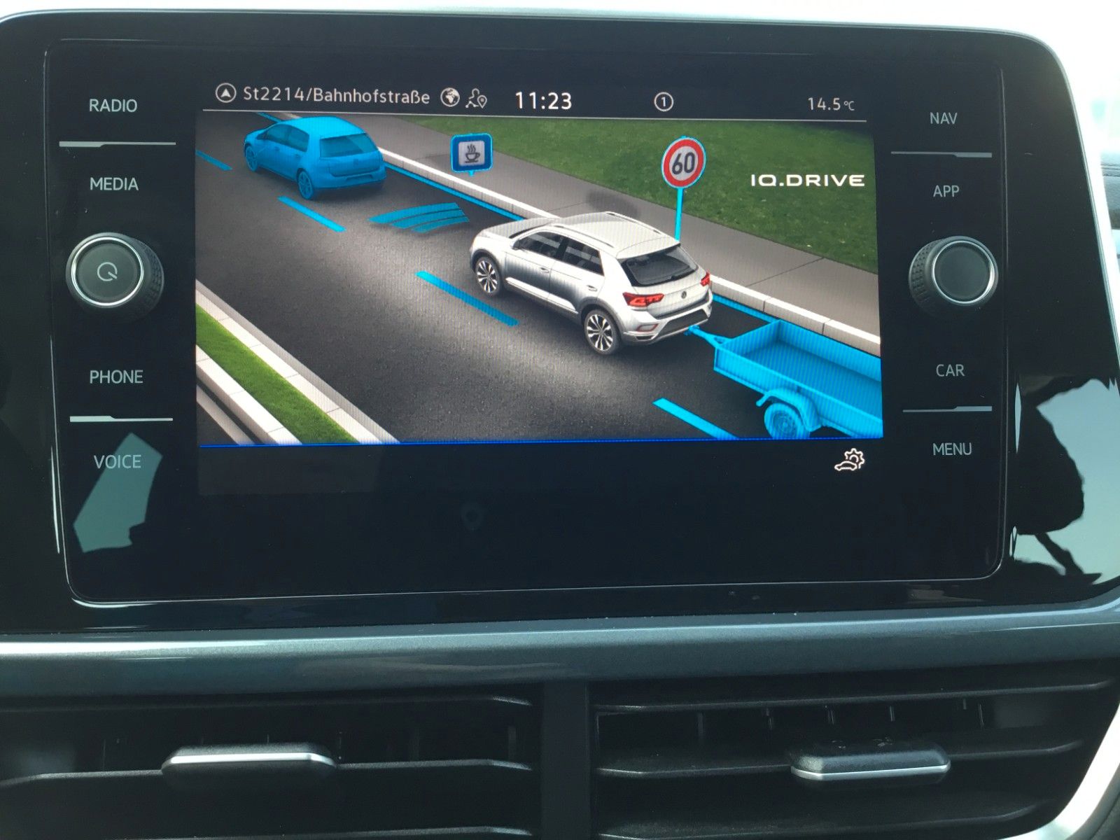 Fahrzeugabbildung Volkswagen T-Roc 1.5 TSI DSG Style+AHK+LED+ACC+17"+Kamera