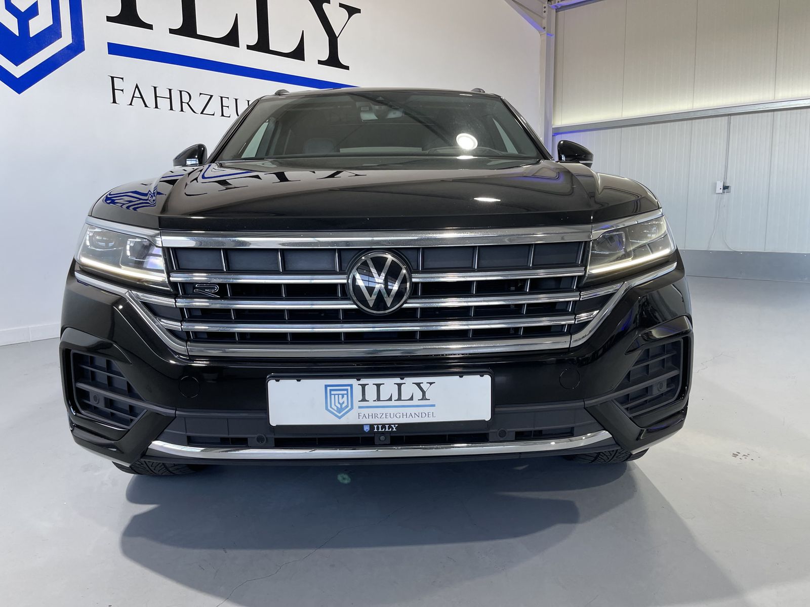 Fahrzeugabbildung Volkswagen Touareg 3.0 TDI*R-Line*4Motion*AHK*Leder*Pano*