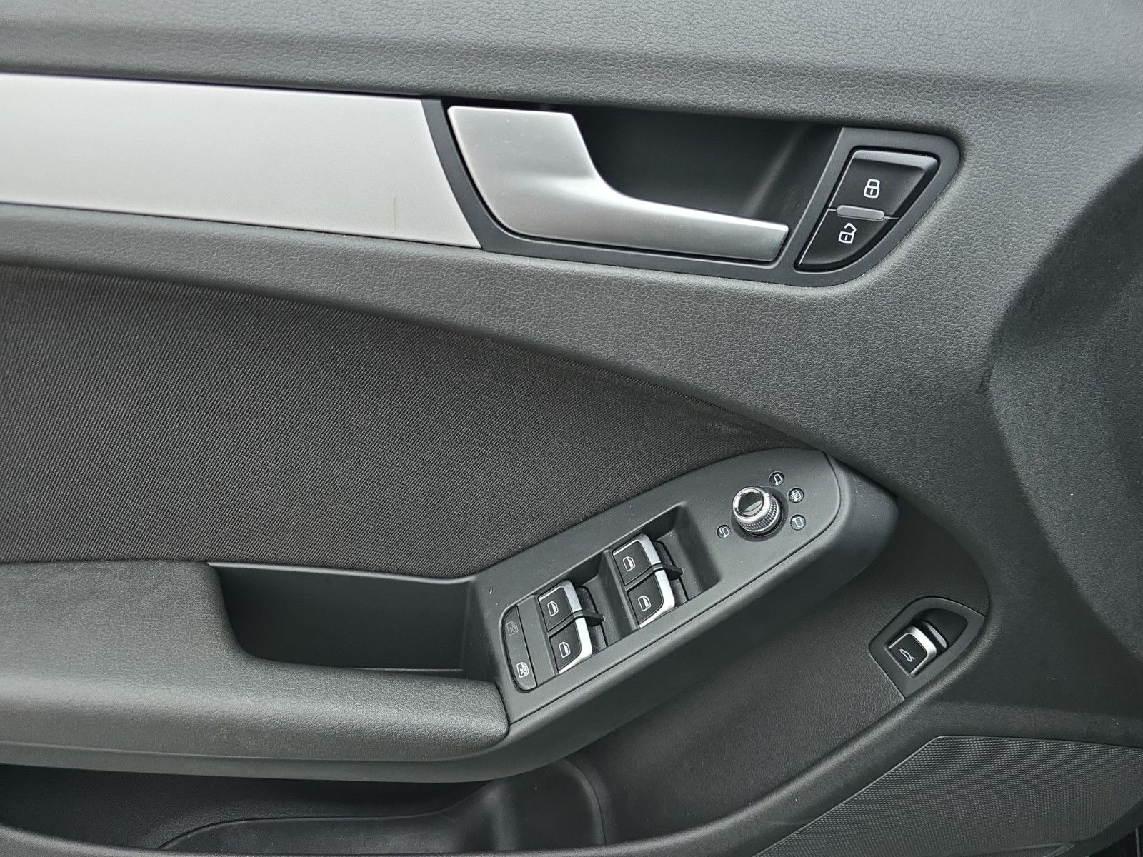 Fahrzeugabbildung Audi A4 Avant Ambiente+AHK+NAVi+TEMPOMAT+Elektr. Heck