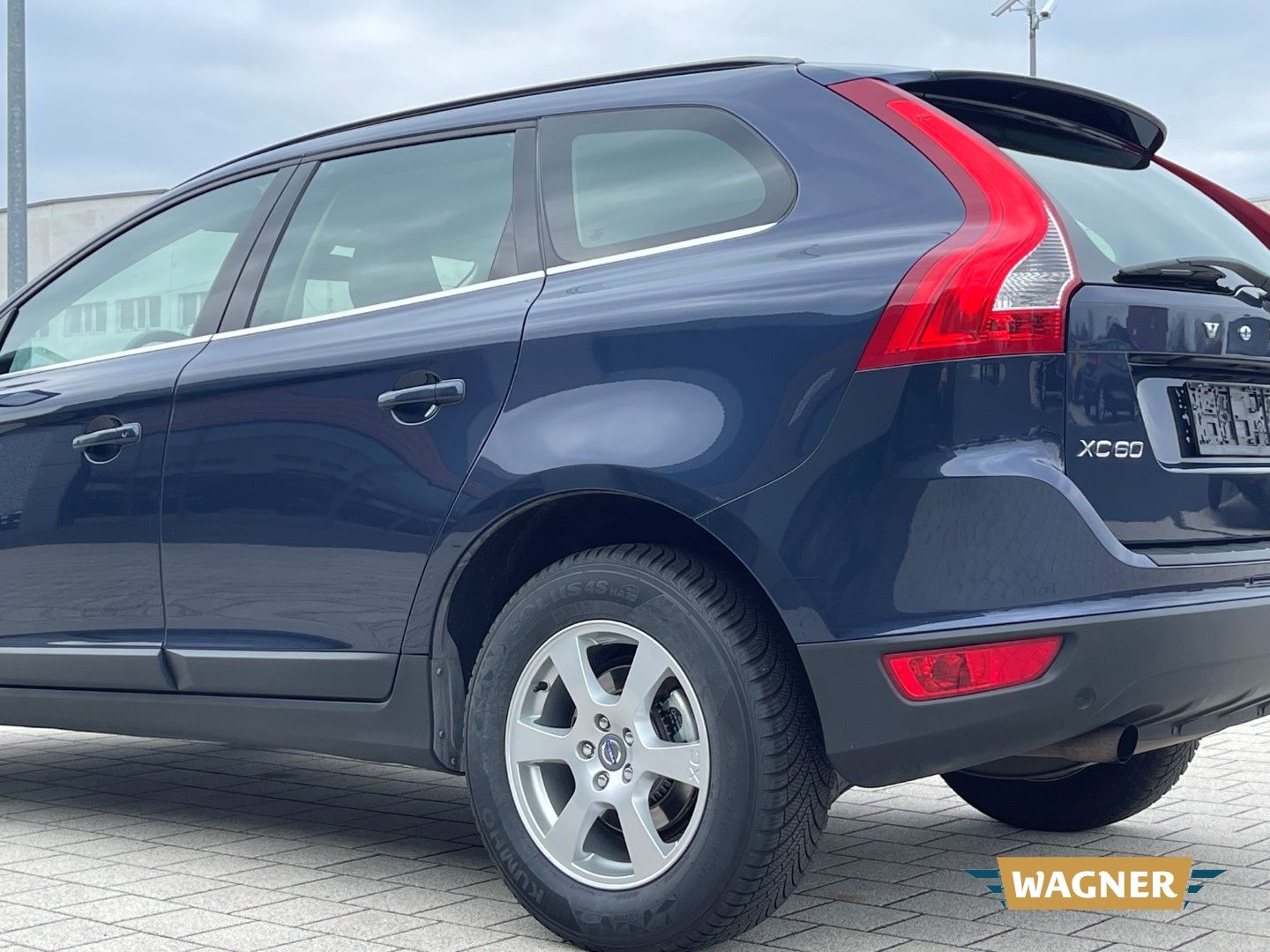 Fahrzeugabbildung Volvo XC60 Momentum 2WD T5 Automatik Sitzheizung