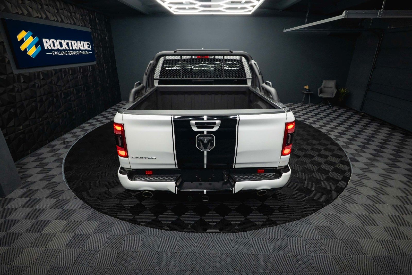 Fahrzeugabbildung Dodge RAM 5.7 V8 HEMI LIMITED Offroad Night-Paket *LED