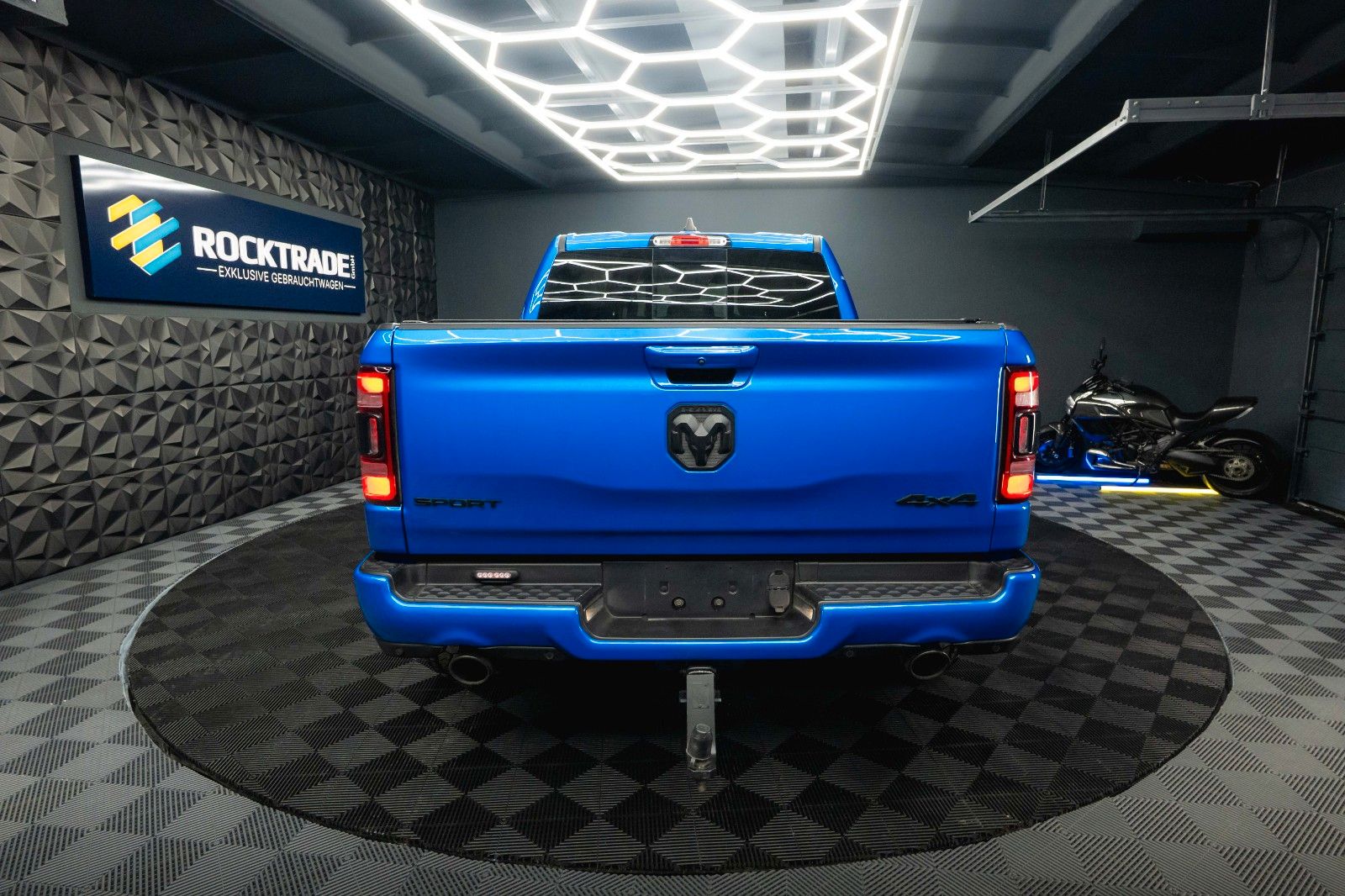 Fahrzeugabbildung Dodge RAM 5.7 V8 HEMI 4x4 NIGHT GT SPORT Night-Paket