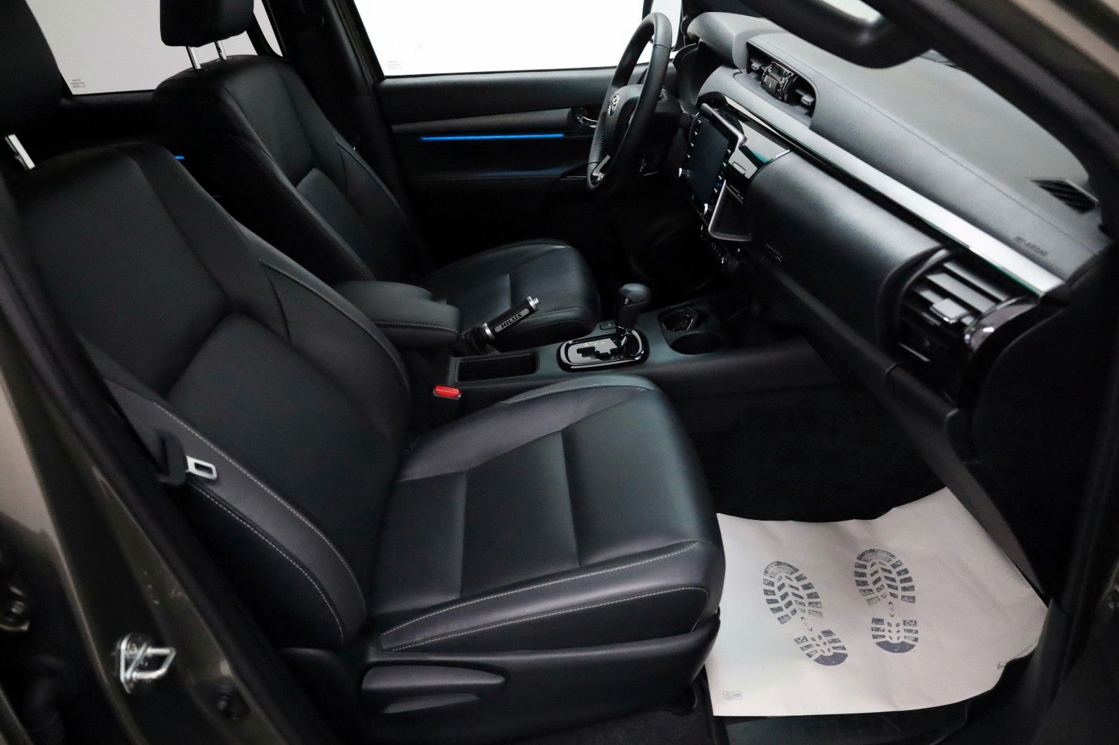 Fahrzeugabbildung Toyota Hilux Double Cab Invincible,ACC,Nav,AHK,Garantie