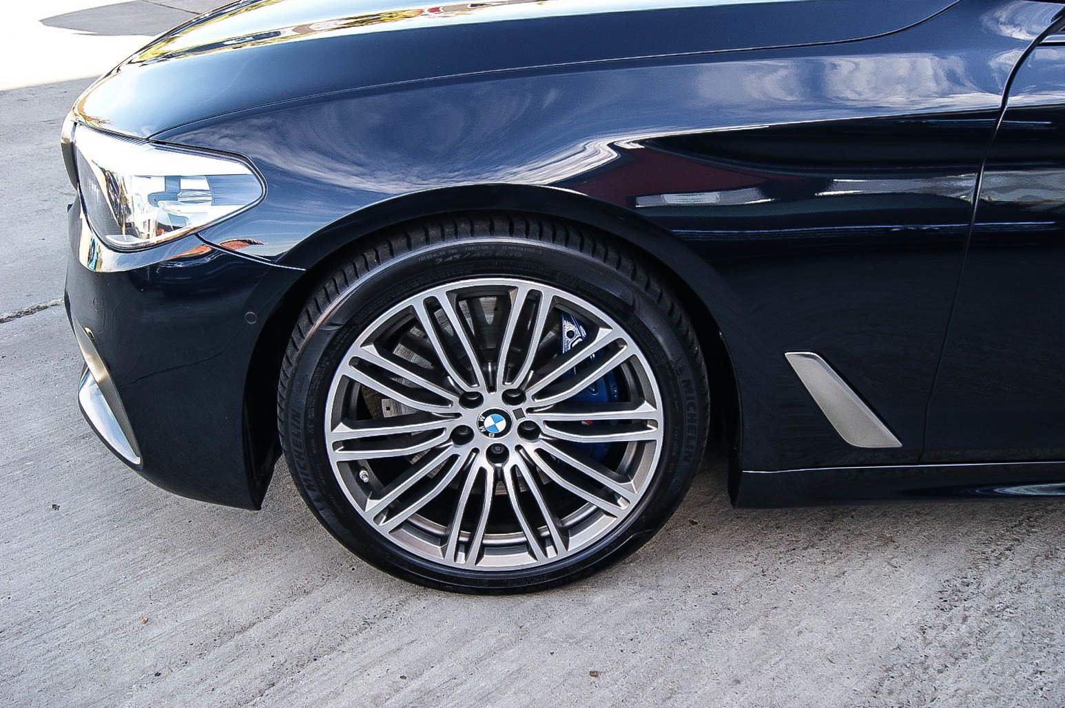 Fahrzeugabbildung BMW M550 xDrive V8 340kW/462PS HEADUP HARMAN&KARDON