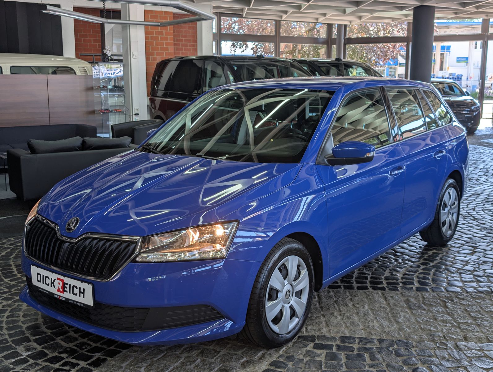 Fahrzeugabbildung SKODA Fabia Active 1.0 MPI SURROUND SCHECKHEFT KLIMA
