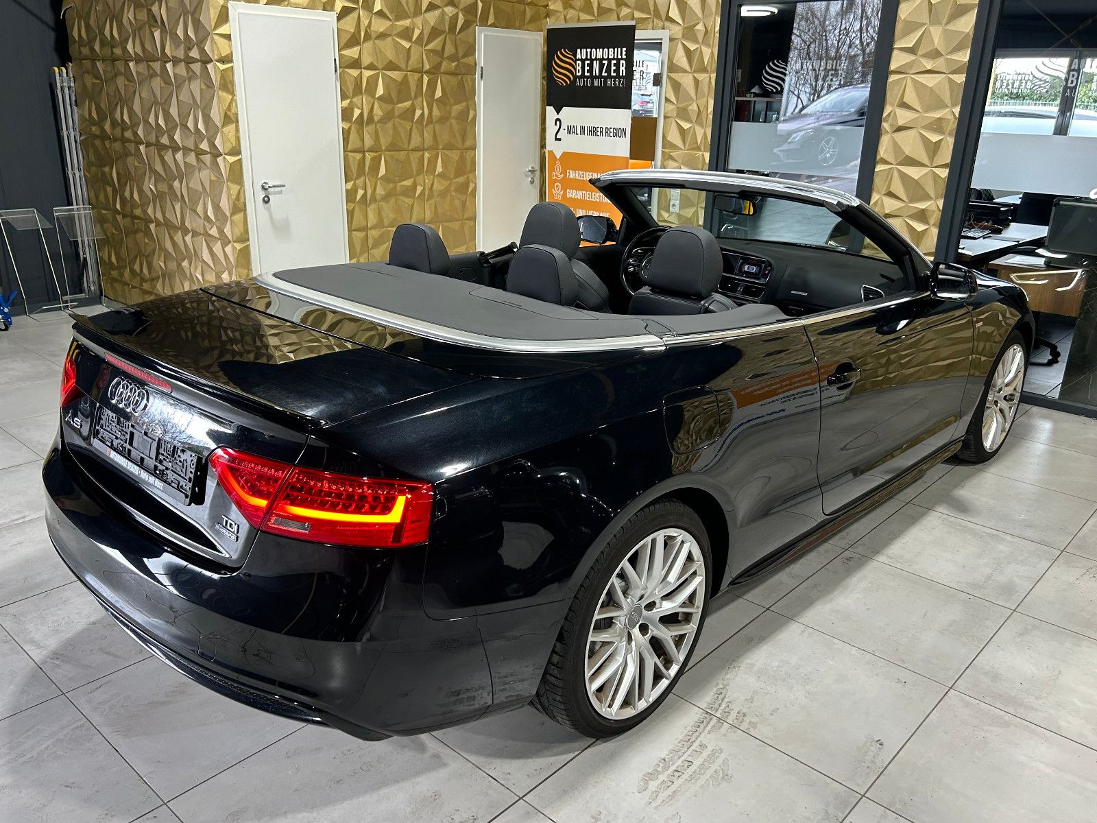 Fahrzeugabbildung Audi A5 Cabriolet 2.0 TDI  quattro/NAVI/PDC/SHZ/KLIMA