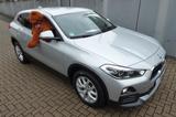 BMW X2 sDrive 18 i Advantage Plus - silberne BMW X2