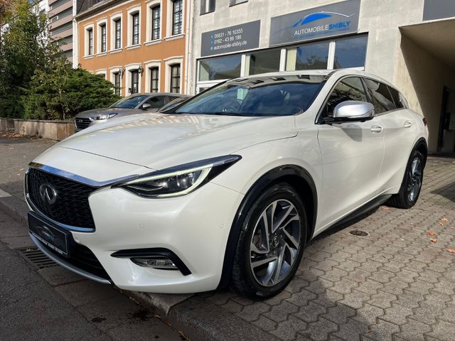 Infiniti Q30 d Premium, LED, Teilleder, Navi