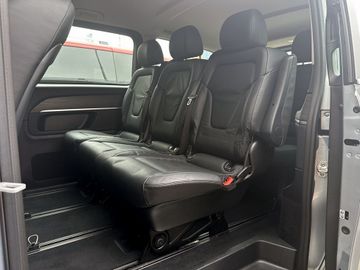 Mercedes V 220 - 9