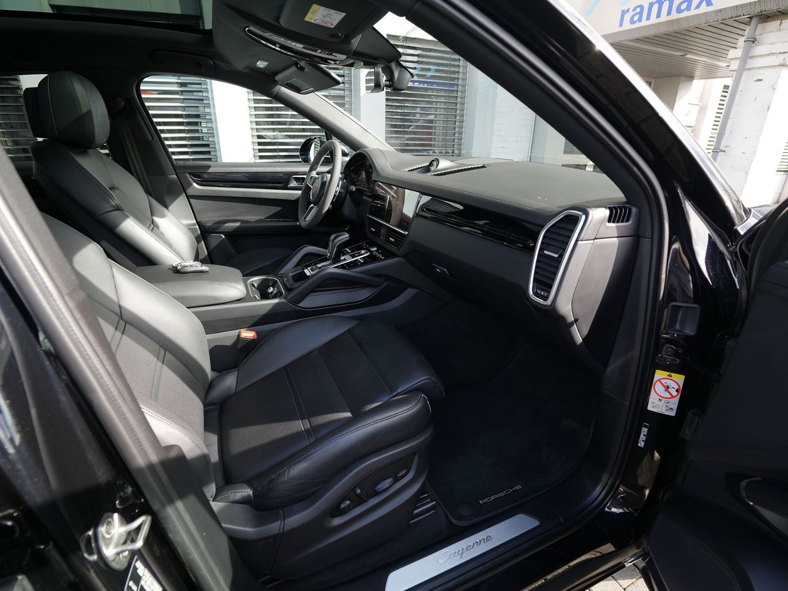 Porsche E-Hybrid Coupé SPORTDESIGN-PAKET-SPORTABGAS.-22" foto 20