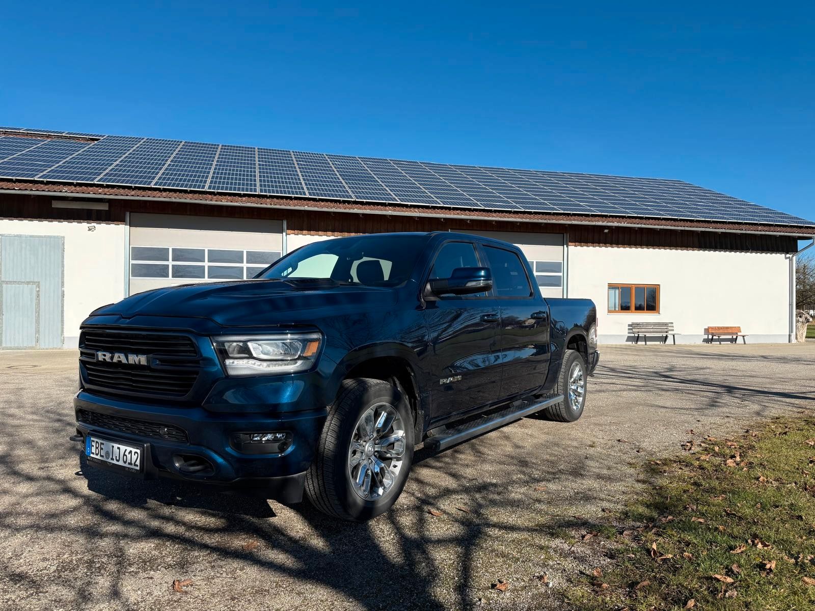 Fahrzeugabbildung Dodge RAM 1500 Laramie Sport 5.7 V8 LPG Unfallfrei