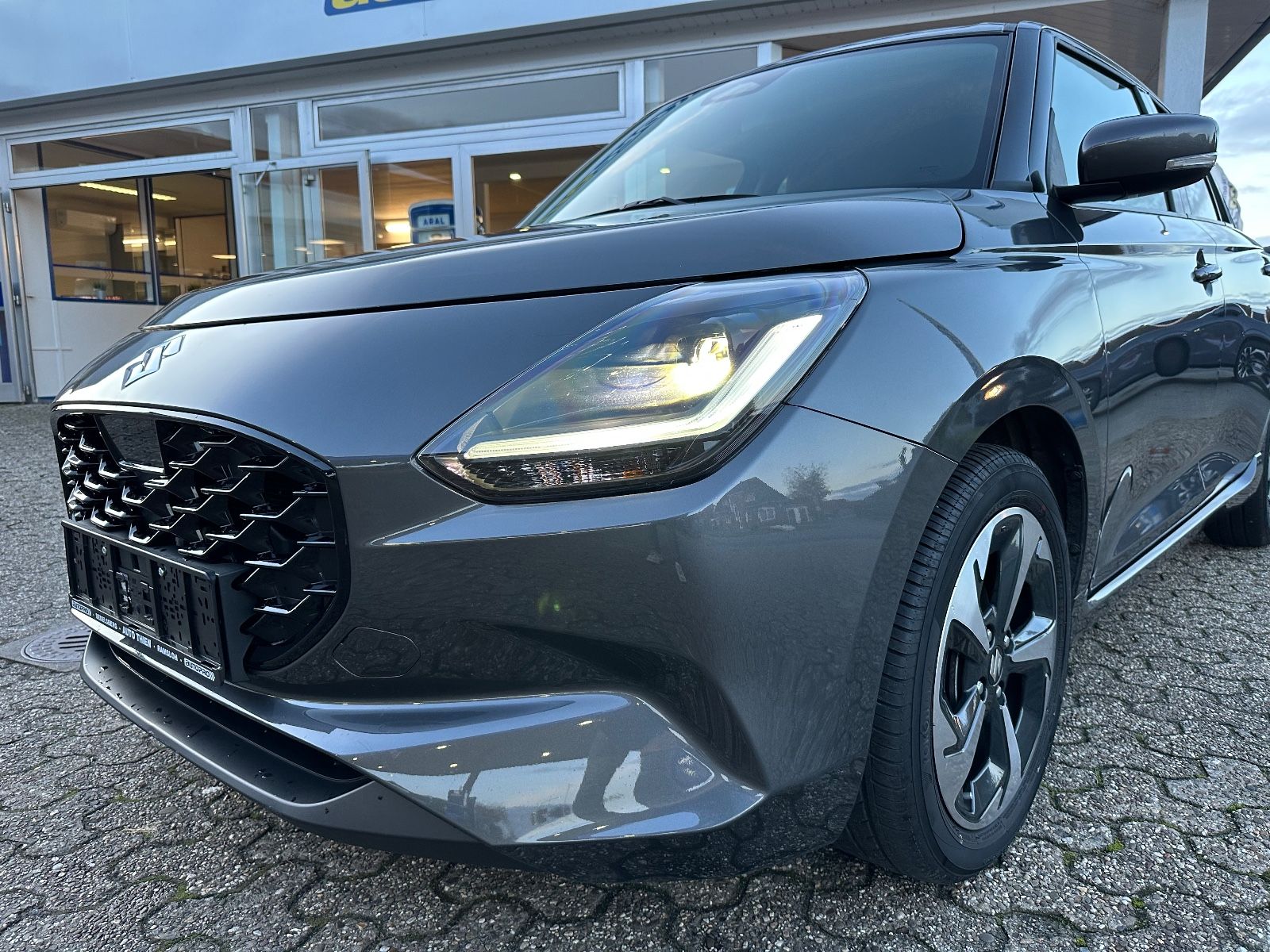 Fahrzeugabbildung Suzuki Swift 1.2 Dualjet Hybrid Comfort+ ACC/Navi/LED