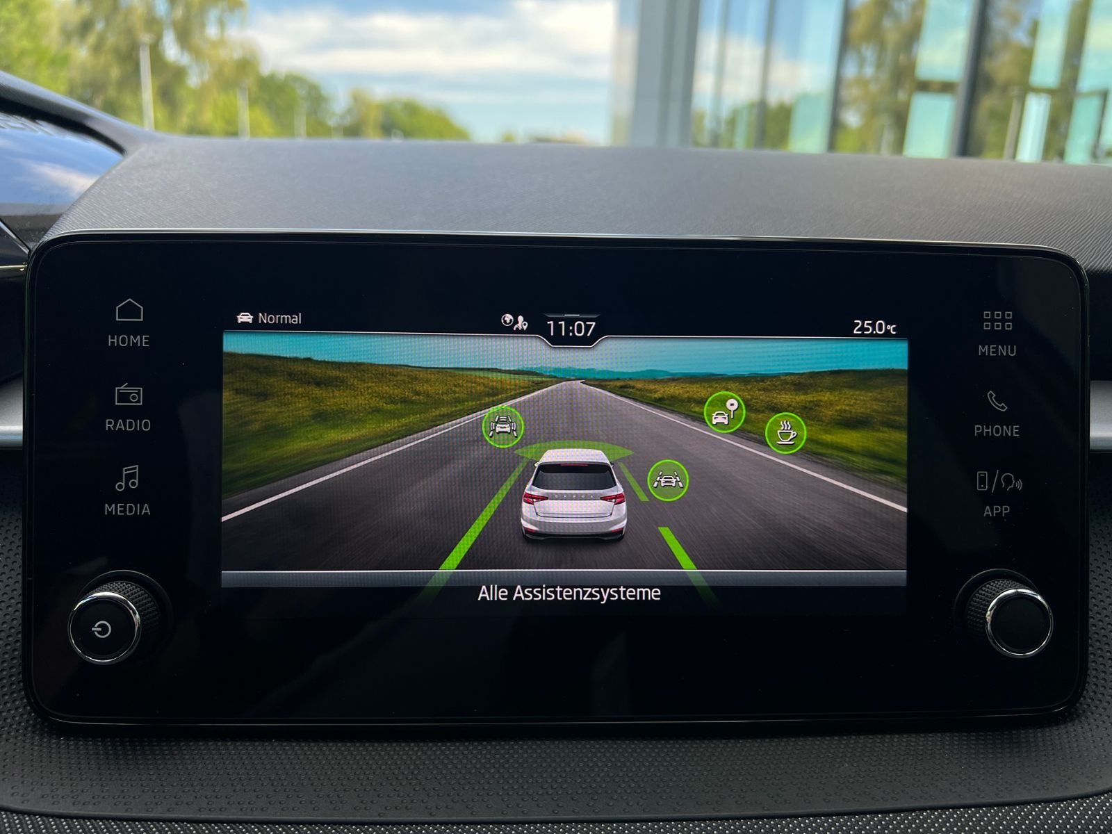 Fahrzeugabbildung SKODA Fabia Selection Tour 1.0 TSI *Vorb. AHK, LED, Ka
