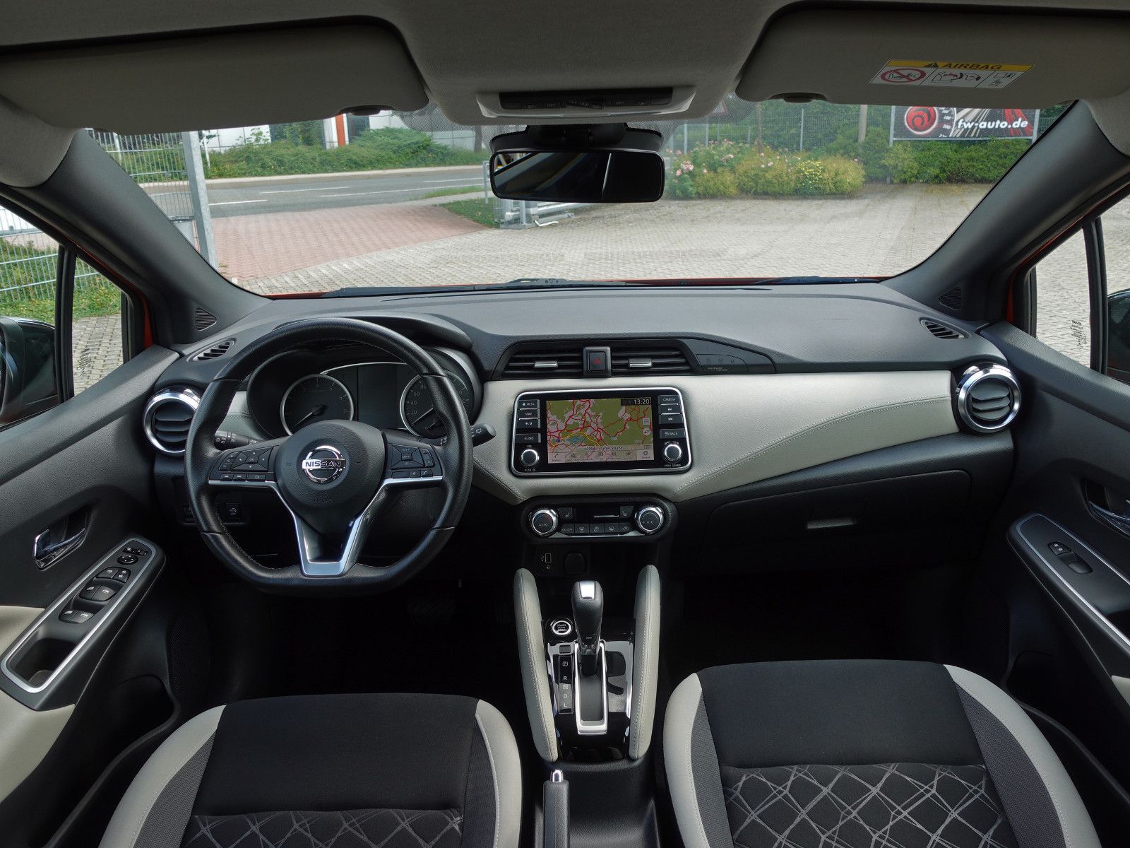Fahrzeugabbildung Nissan Micra X-Tronic N-Design Navi BOSE DAB+ Kamera