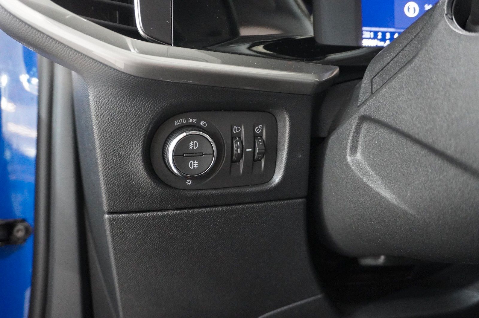 Fahrzeugabbildung Opel Mokka ELEGANCE 1.2T NAVI/LED/KAMERA/SPORT/SH/DAB