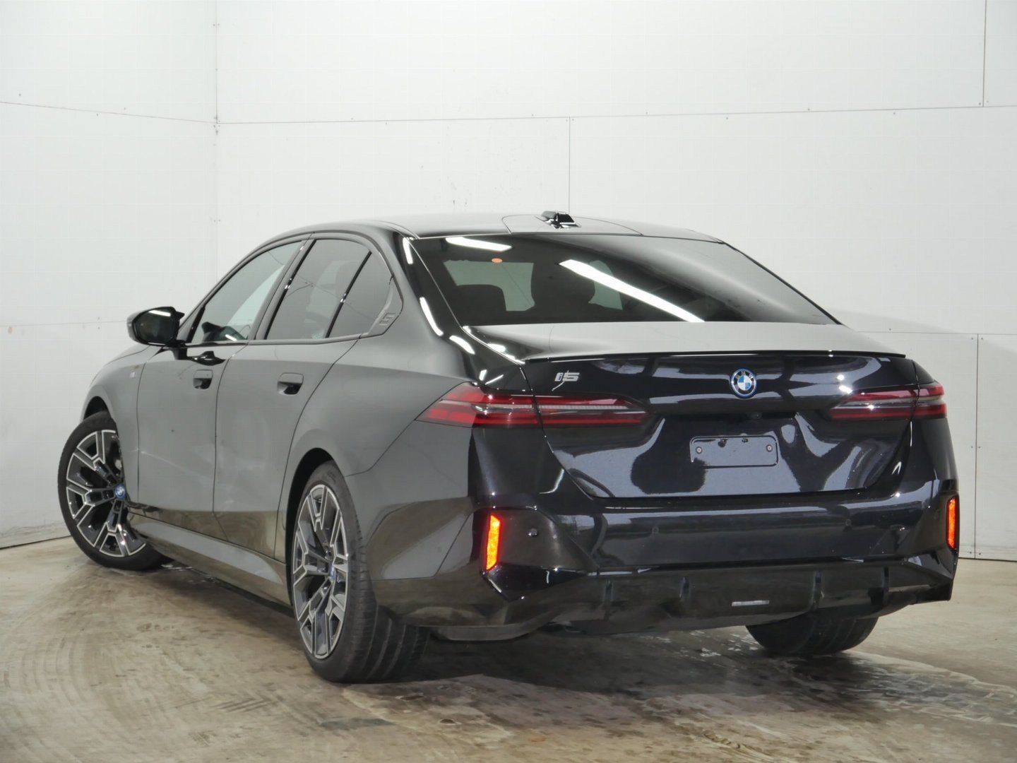 Fahrzeugeinzelansicht 17 Fahrzeugabbildung BMW i5 M60 xDrive Limousine, Sitheizung vorne und hi