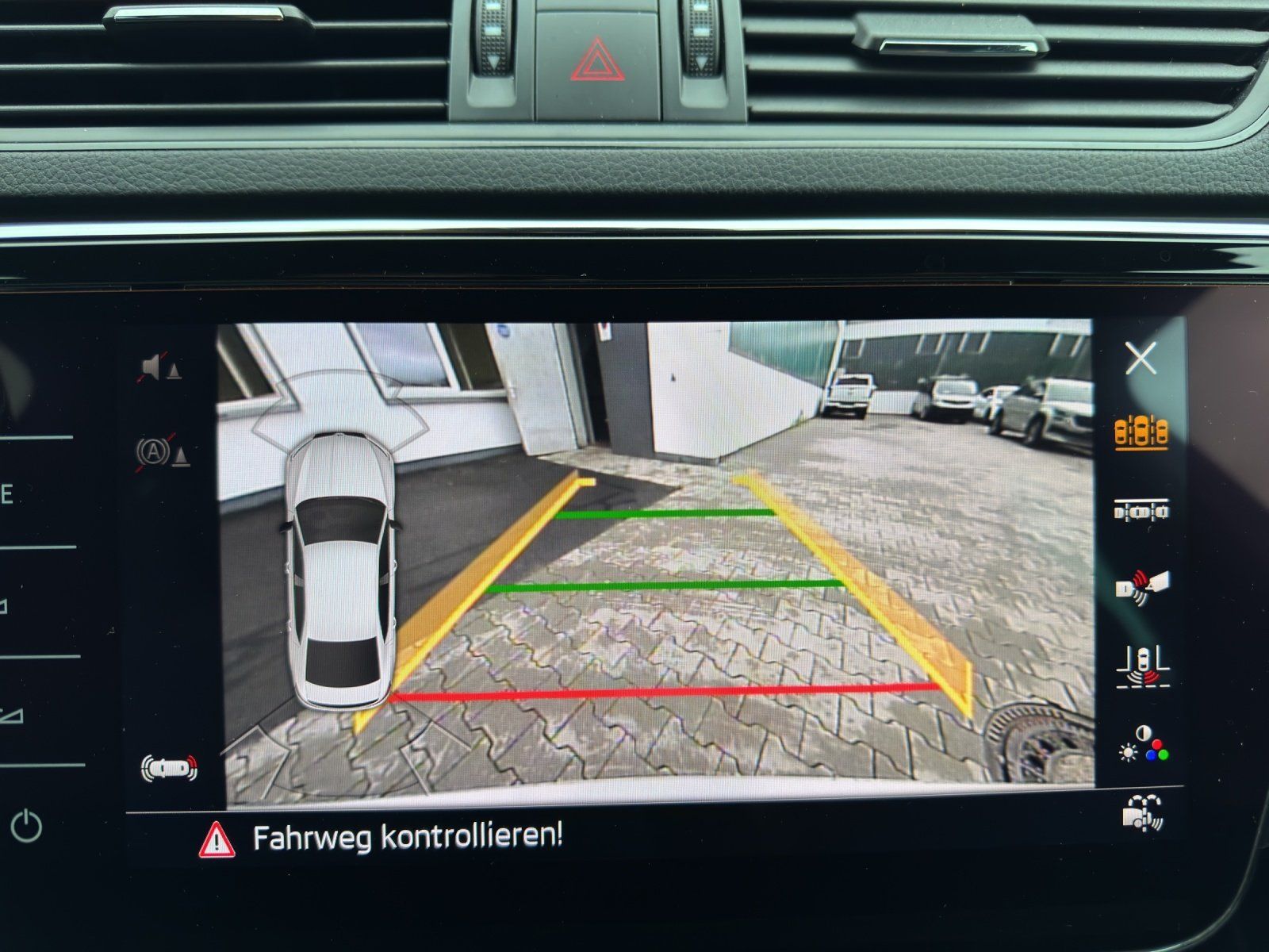 Fahrzeugabbildung SKODA Superb 2.0 TDI Sportline 4x4/AHK/KAMERA/ACC/STHZ