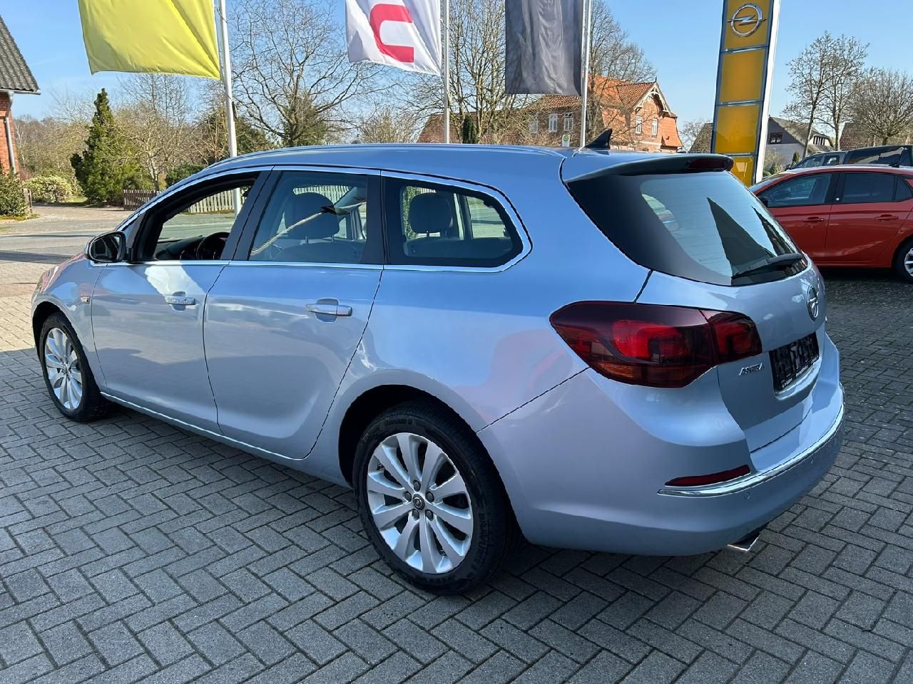 Fahrzeugabbildung Opel Astra J Sports Tourer Exklusiv