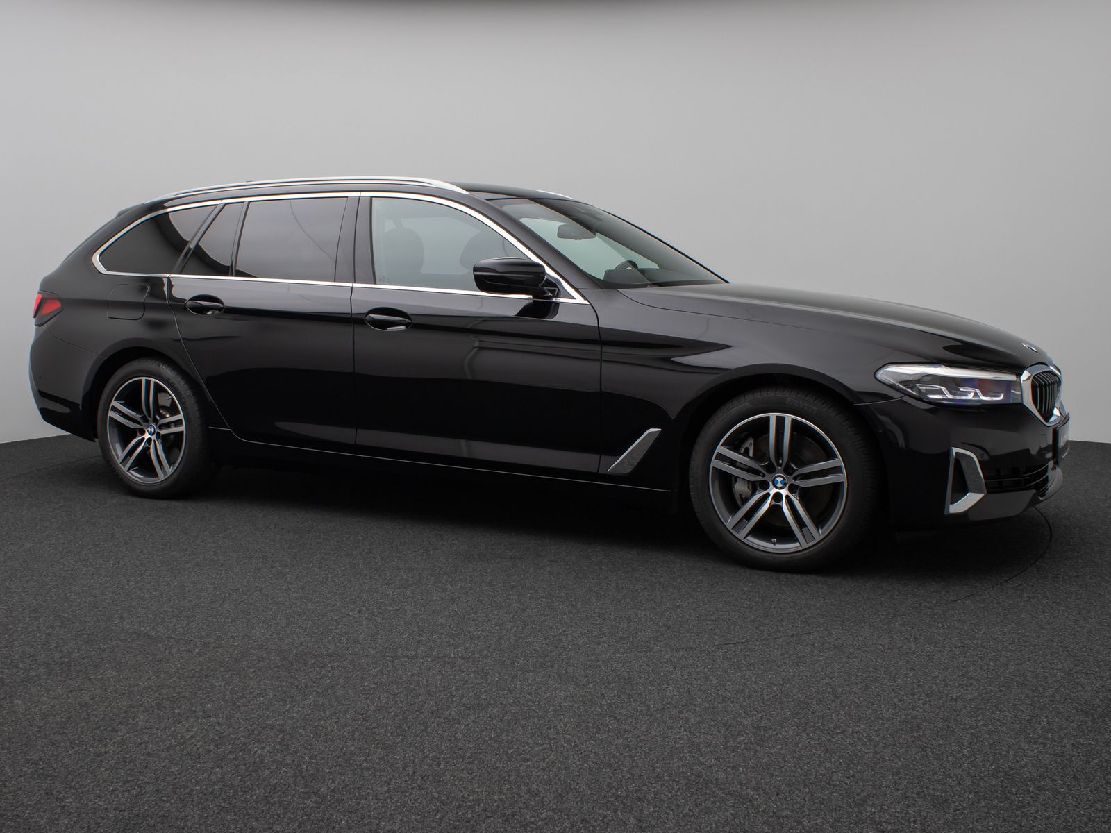 Fahrzeugabbildung BMW 530d xD  Luxury Line Kamera DAB H/K Lenkrhzg AHK
