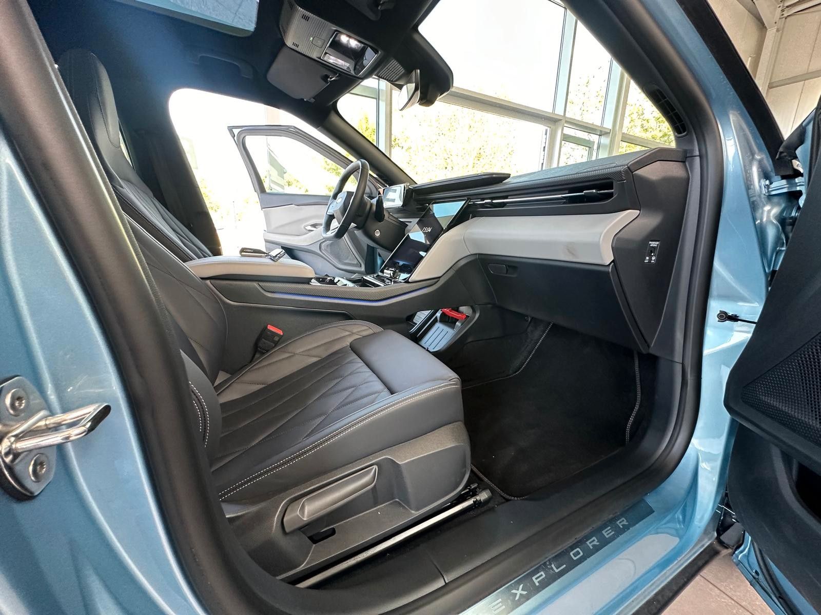 Fahrzeugabbildung Ford Explorer Premium RWD range extender