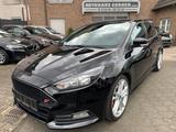 Ford Focus 2.0 ST - Ford Focus mit Benzin-Antrieb: Limousine, 2.0
