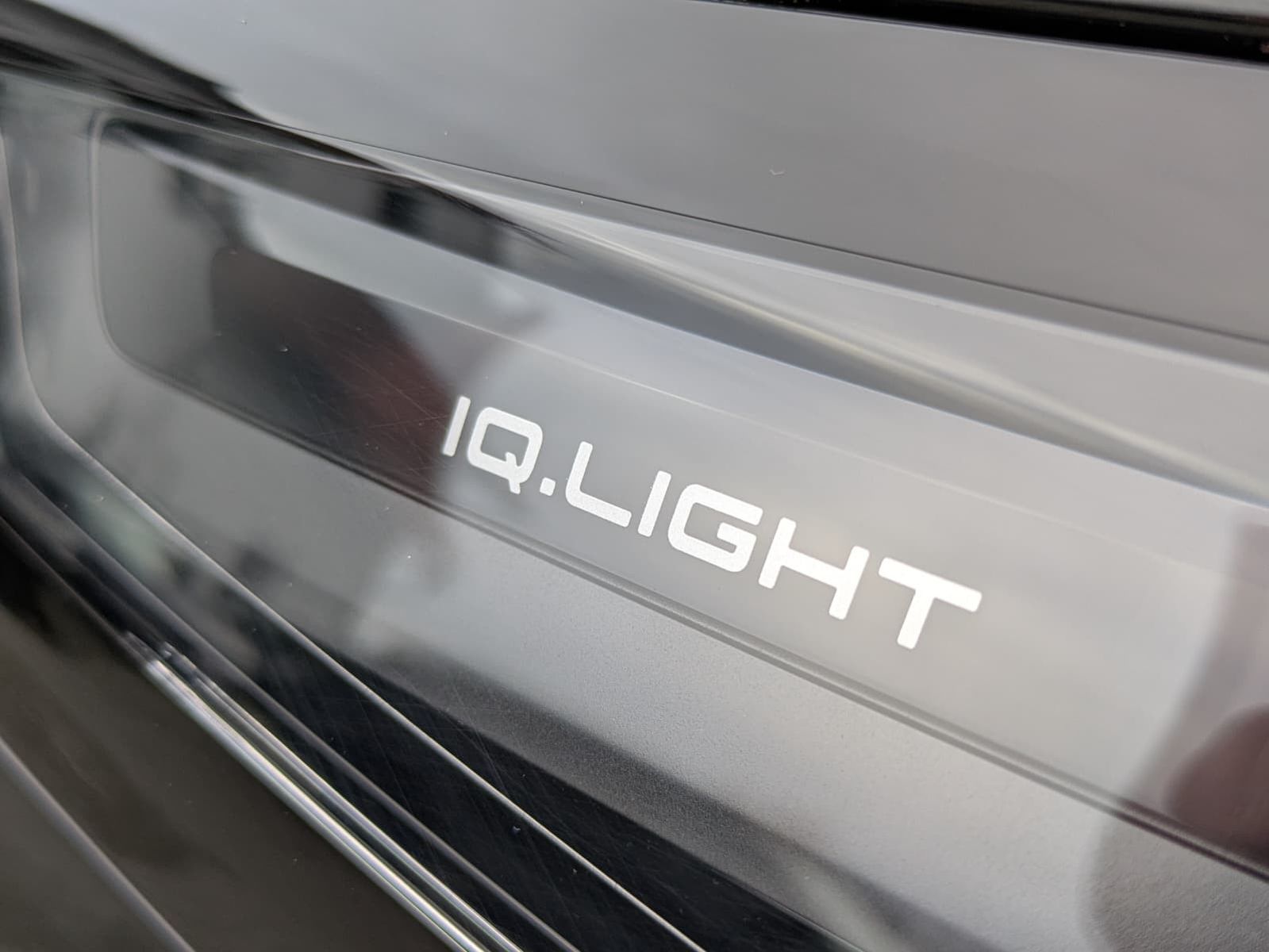 Fahrzeugabbildung Volkswagen Tiguan 2.0 TDI 4M R-Line PANO*H&K*AHK*MATRIX*20"