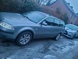 Volkswagen VW Passat 3b mit Anhängerkupplung - Volkswagen Passat aus 2001: Kombi