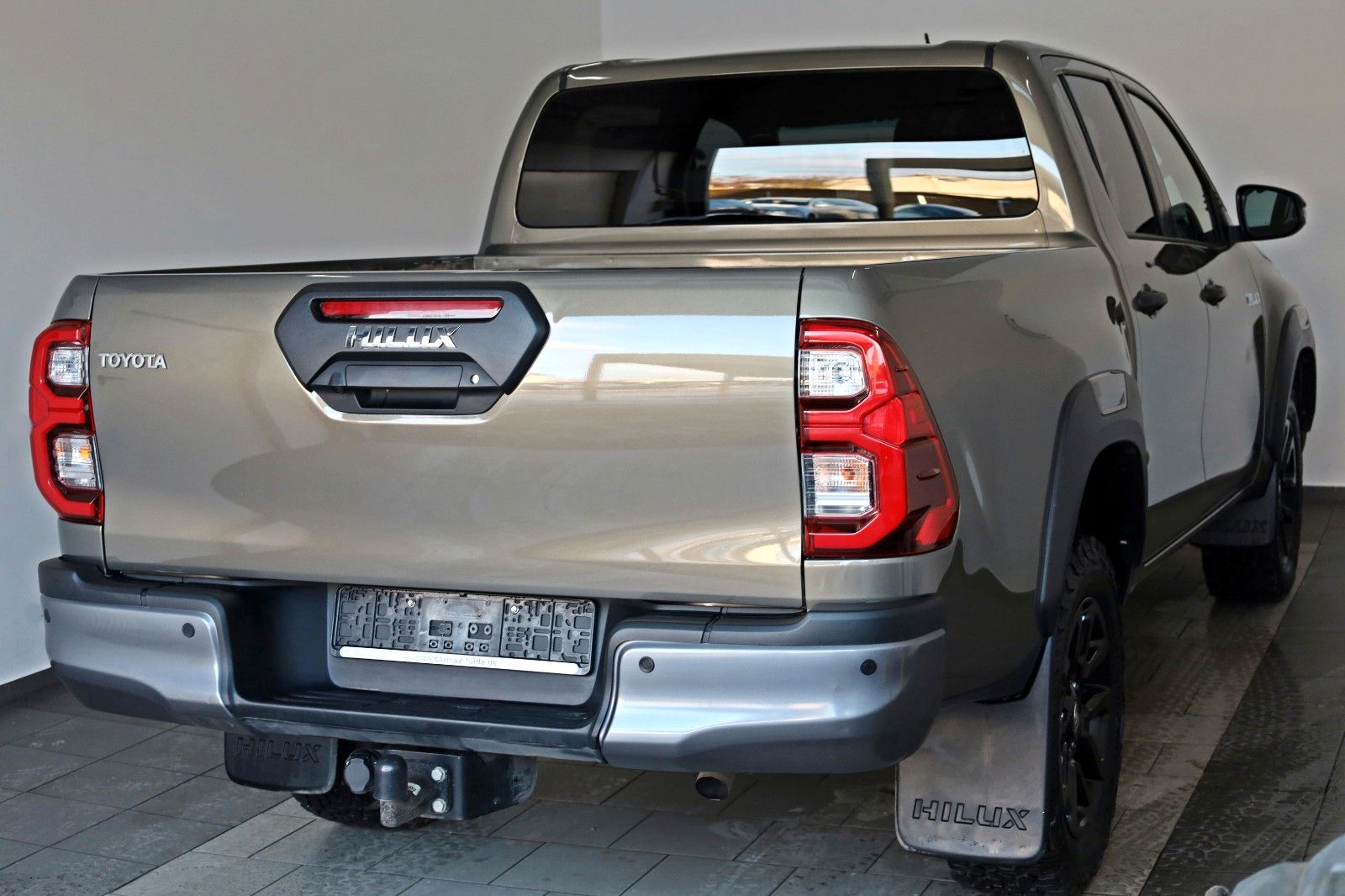 Fahrzeugabbildung Toyota Hilux 2.8 D-4D Invincible 4WD, ACC,JBL Sound,AHK