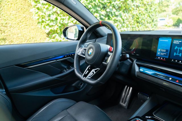 BMW M5 Limousine/ DRIVING PROF. / COMFORT PAKET/ B&W