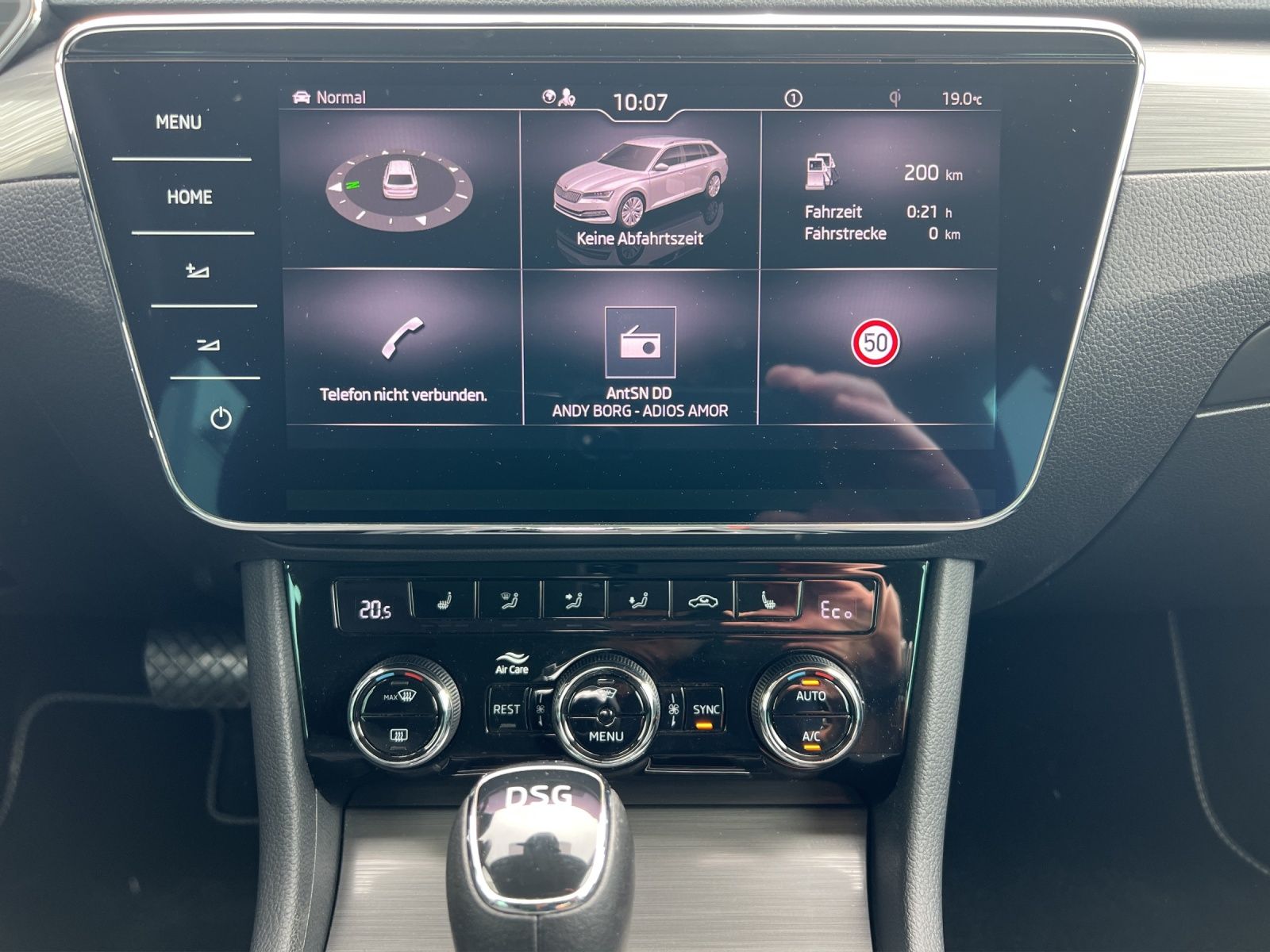 Fahrzeugabbildung SKODA Superb Combi Style iV Matrix Navi ACC DCC RFK