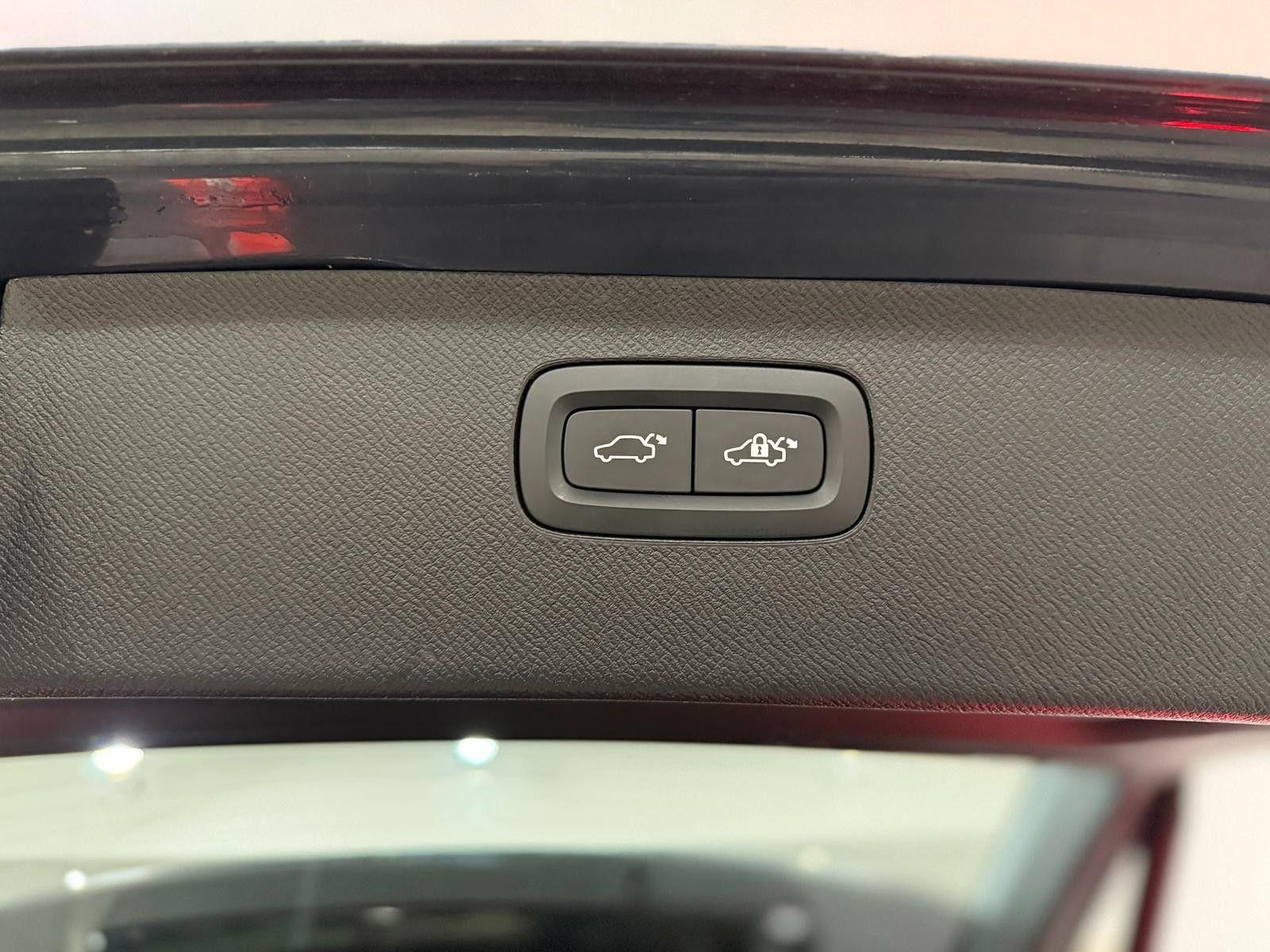 Volvo XC90 T8 Plug-In Hybrid AWD 1.Hand|7 Sitze|Leder