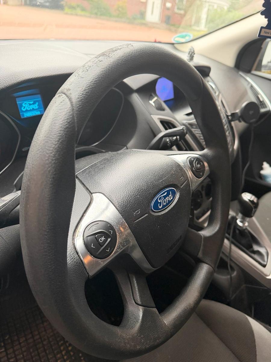 Ford Focus 2012 — photo 14