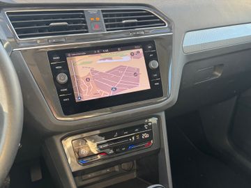 Volkswagen Tiguan - 12
