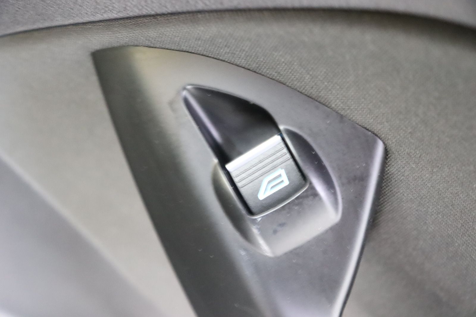 Fahrzeugabbildung Ford C-Max 1.0 * Navi * PDC * SHZ