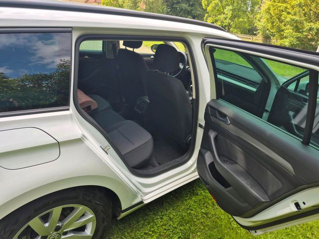 VW Volkswagen Passat...