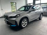 BMW iX1 30 xDrive LiveCProf_360 Grad_AC Laden Prof - silberne BMW iX1