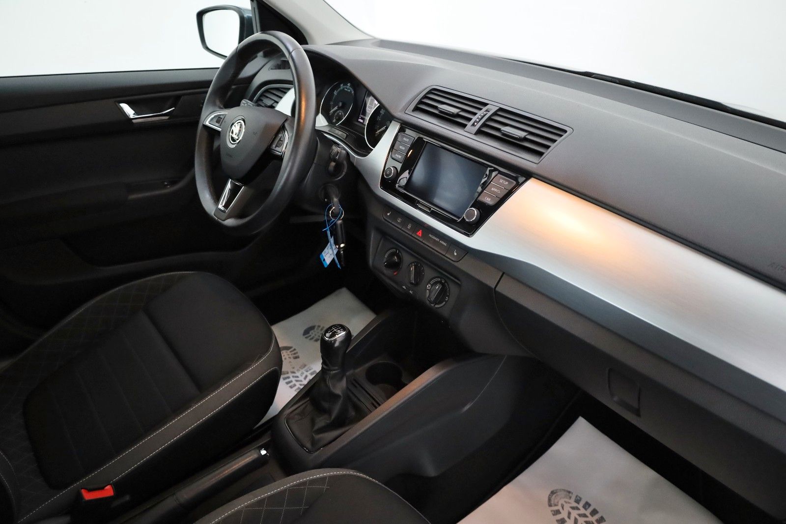 Fahrzeugabbildung SKODA Fabia Ambition SH,PDC,Kamera,Apple CarPlay,SR+WR