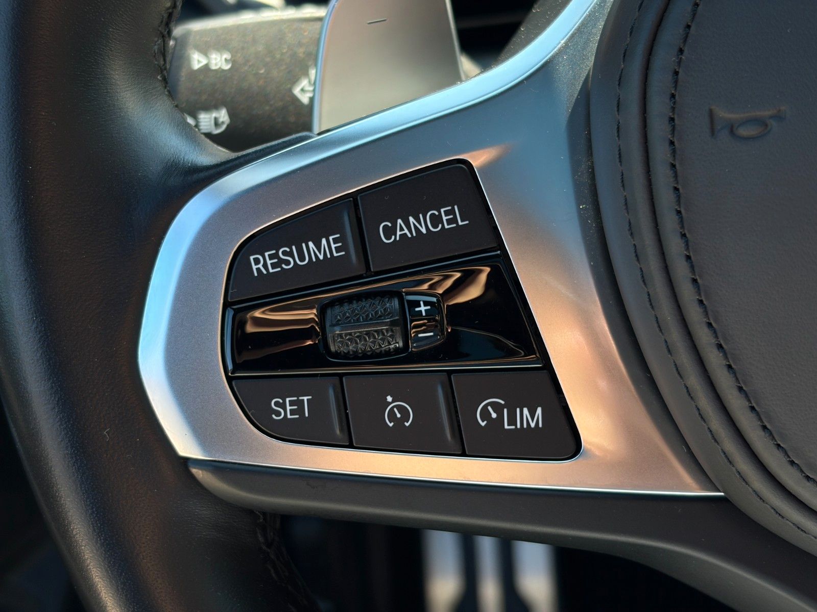 Fahrzeugabbildung BMW 320i Limo M Sport TEMP HD GSD Galvanik Alcantara