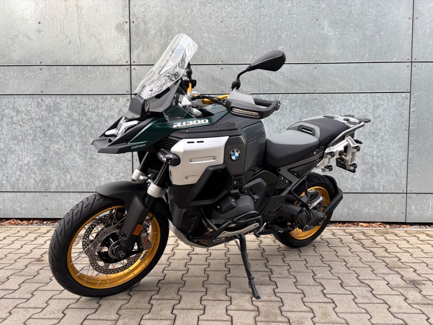 Fahrzeugabbildung BMW R 1300 GS Adventure Option 719 ASA 3 Pakete Akra