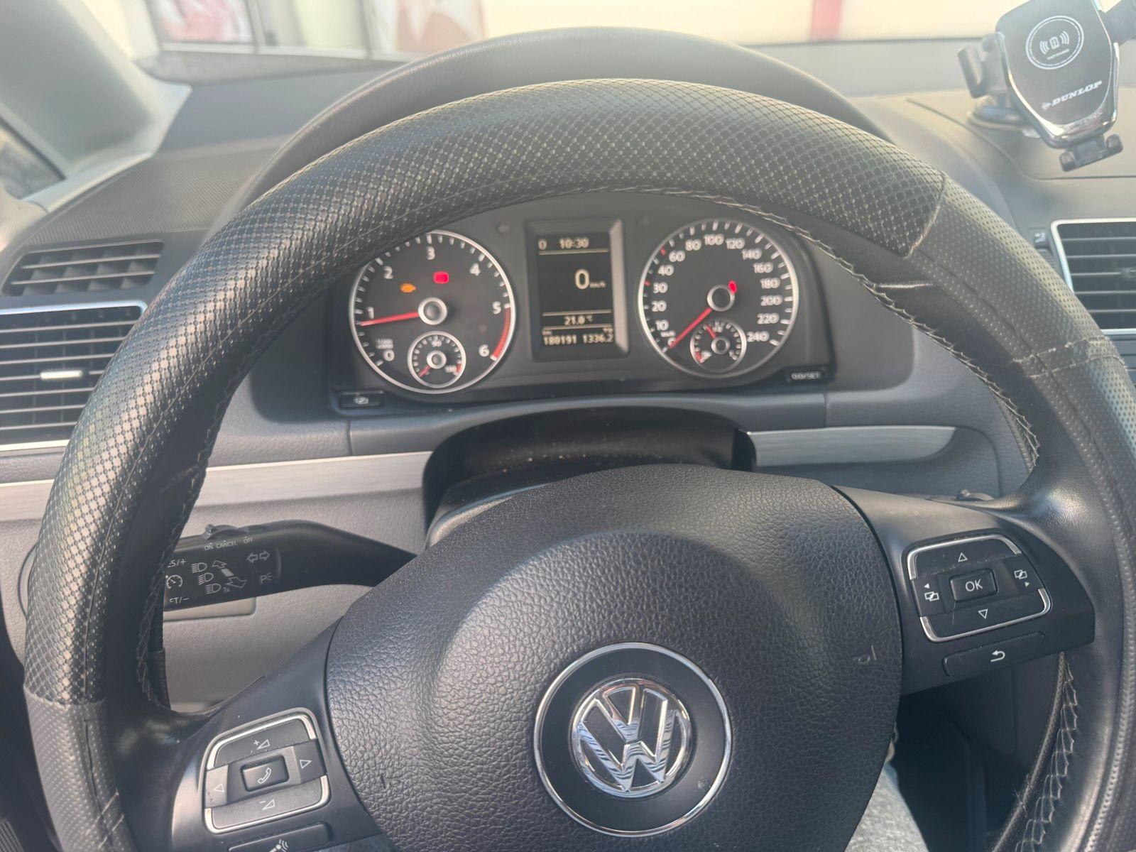 Volkswagen Touran 2012 — photo 9