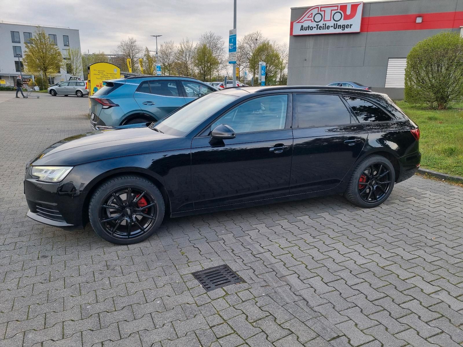 AUDI Audi A4 Avant Schwarz 2.0 TDI super sparsam