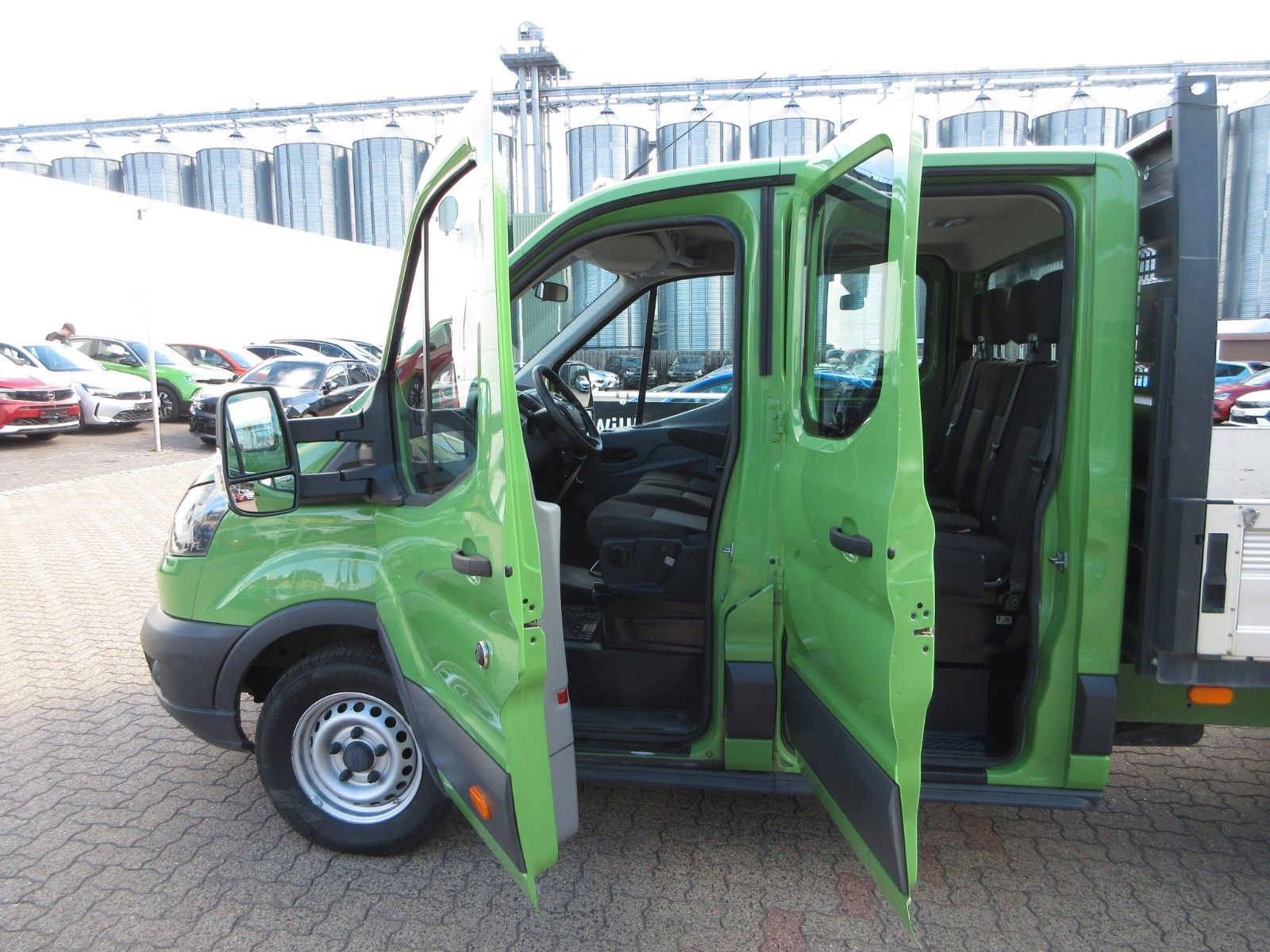 Fahrzeugabbildung Ford Transit Pritsche 350 L4 DoKa/AHK 3,5 to/7-Sitz