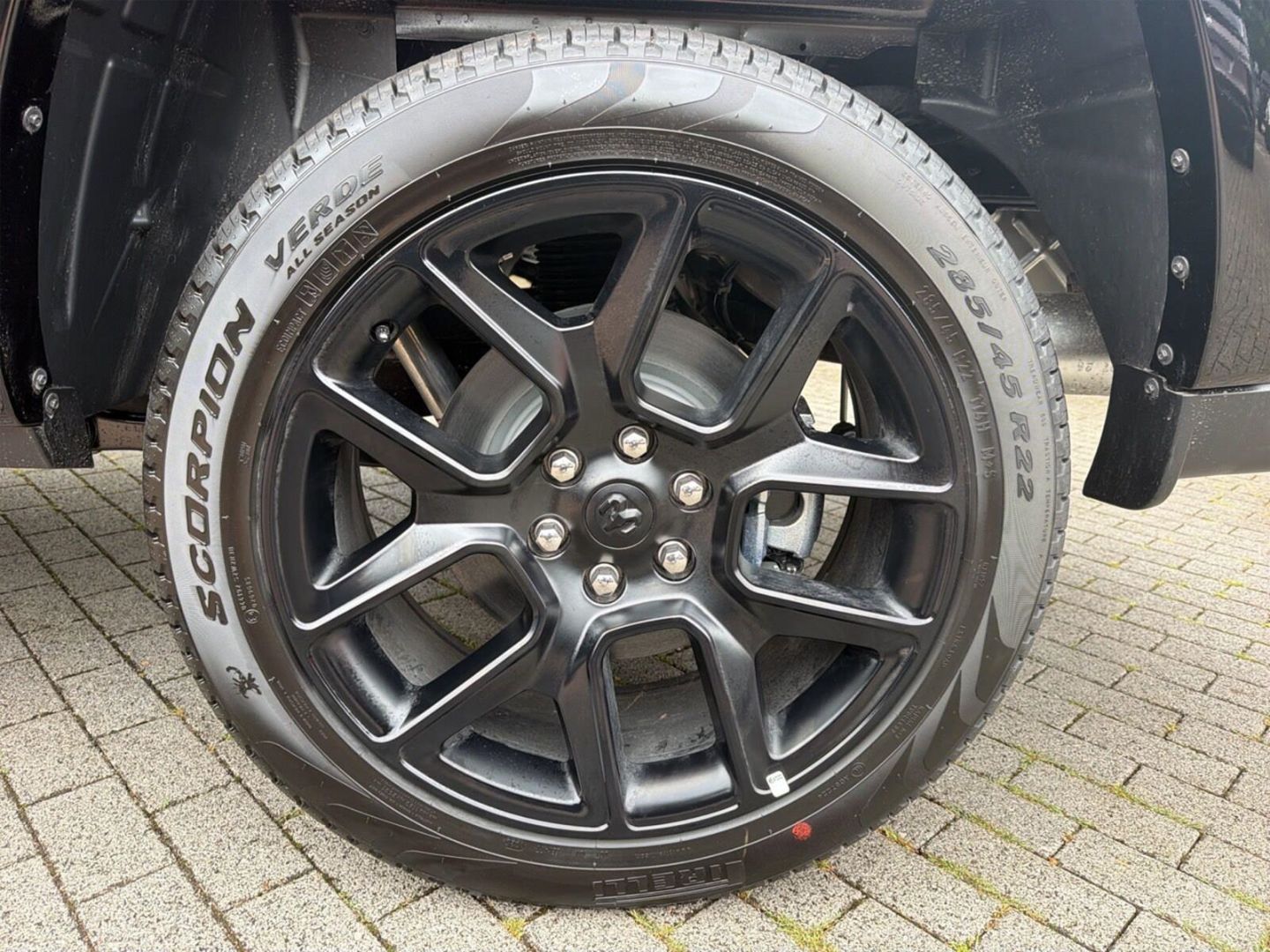 Fahrzeugabbildung Dodge RAM Laramie Night MY26-5,7-V8 -Vollausstattung-
