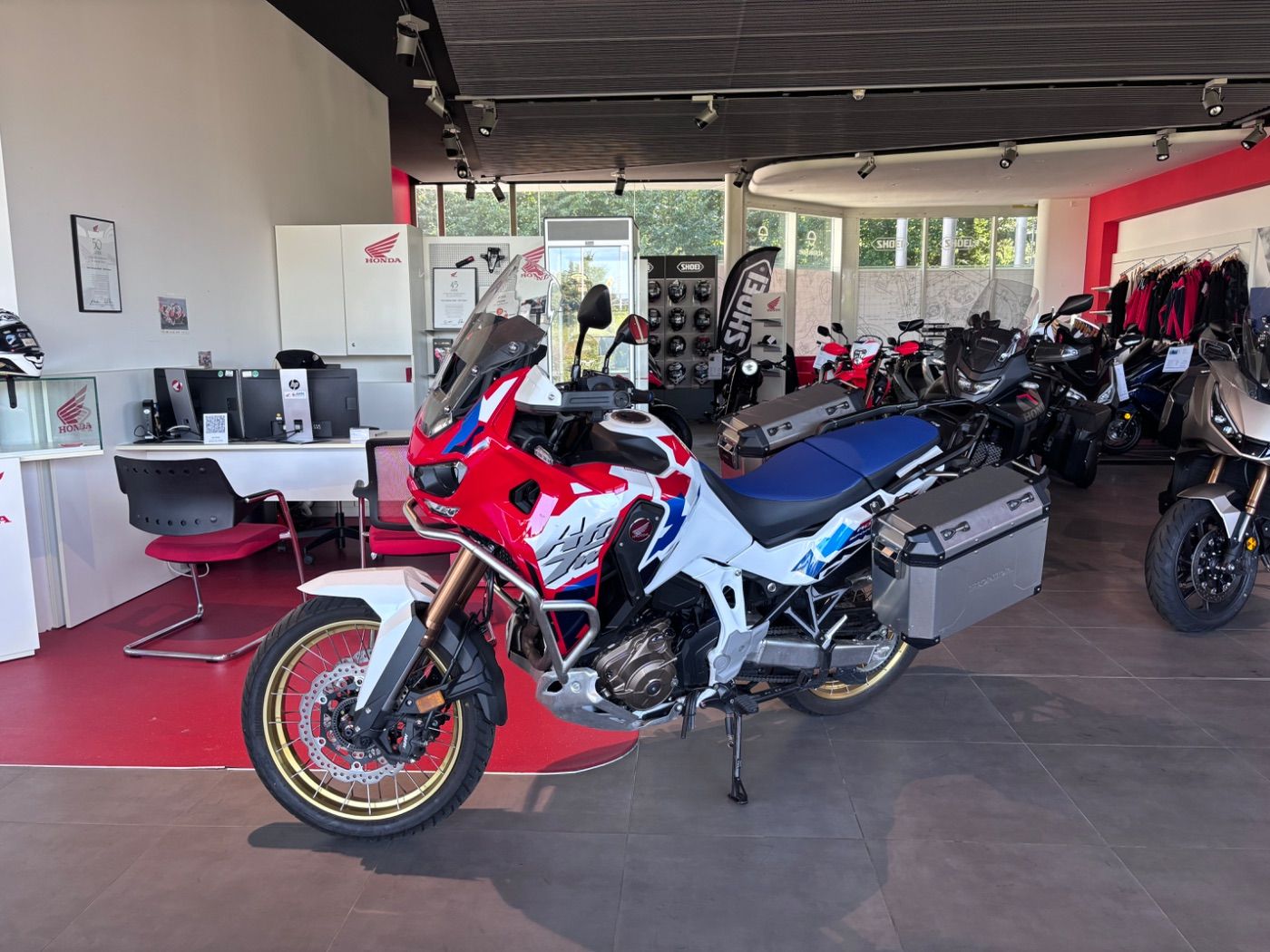 Fahrzeugabbildung Honda CRF 1100 Adventure Sports D4T 2026 Koffer, Sturz